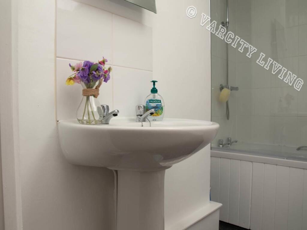48Caellepa_bathroom3.jpg