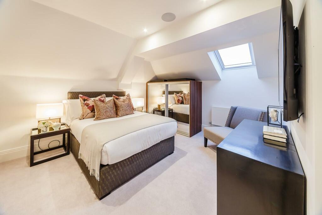 8317875-interior06.jpg