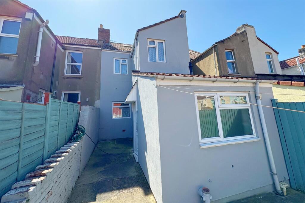 Rear view of property.jpg