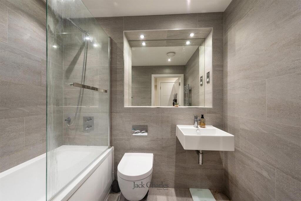 5 Ronnies Wharf, TN9 1EX 006.jpg