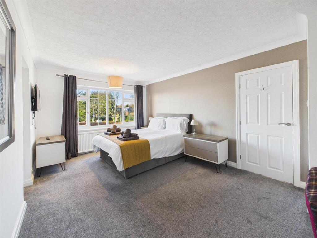 Bedroom: