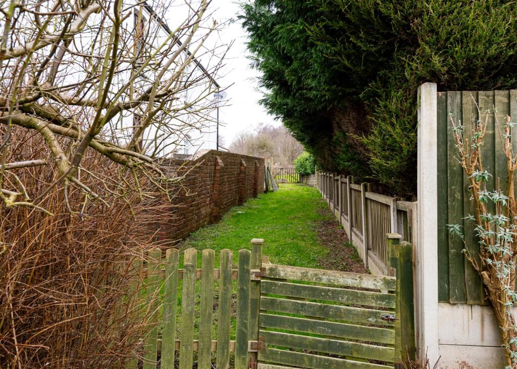 66 Sedgley Road-garden6 FEB25.jpg