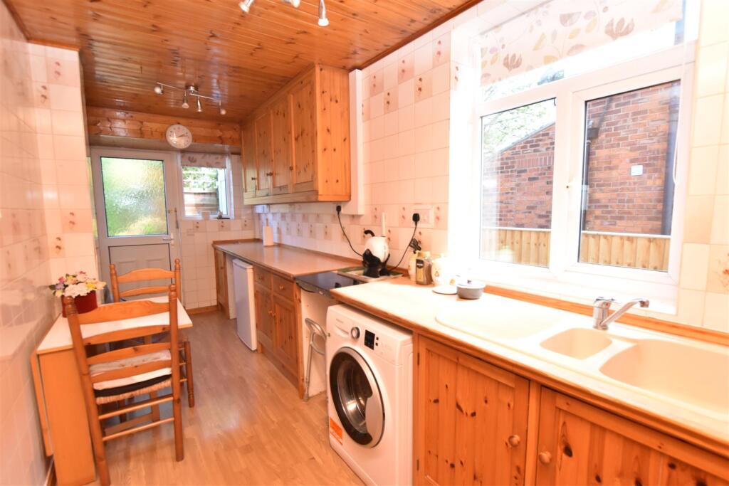 KITCHEN/BREAKFAST ROOM