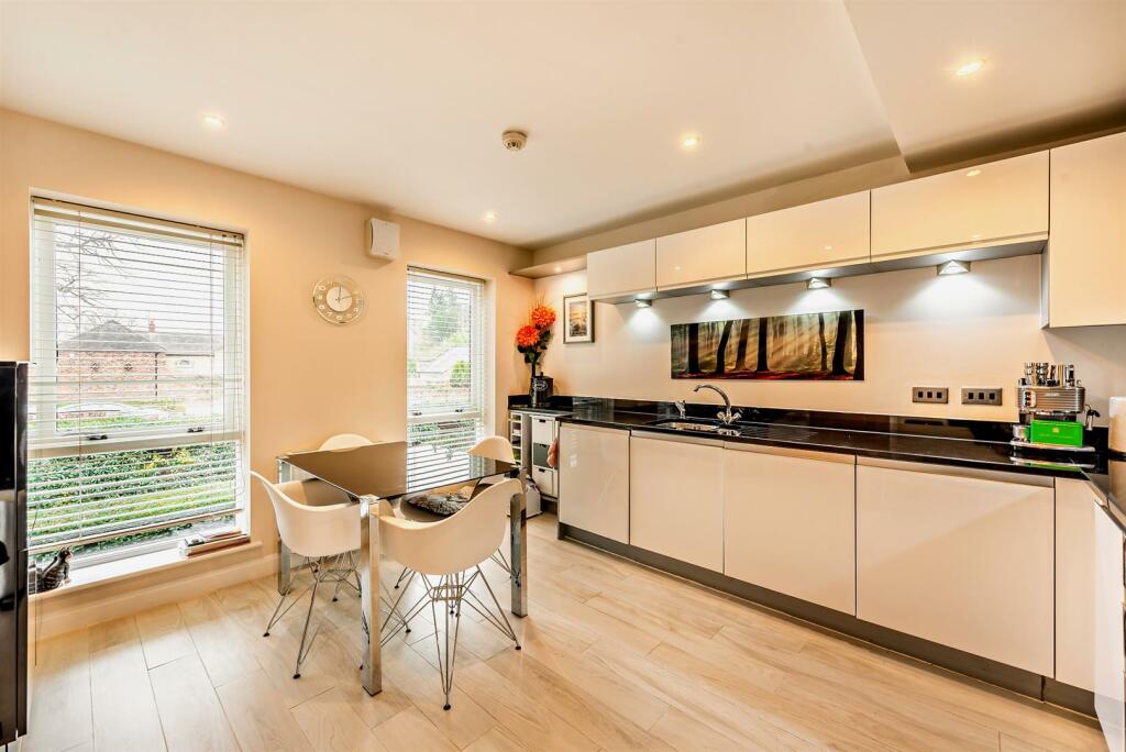 8580738-interior14v2-800.jpg