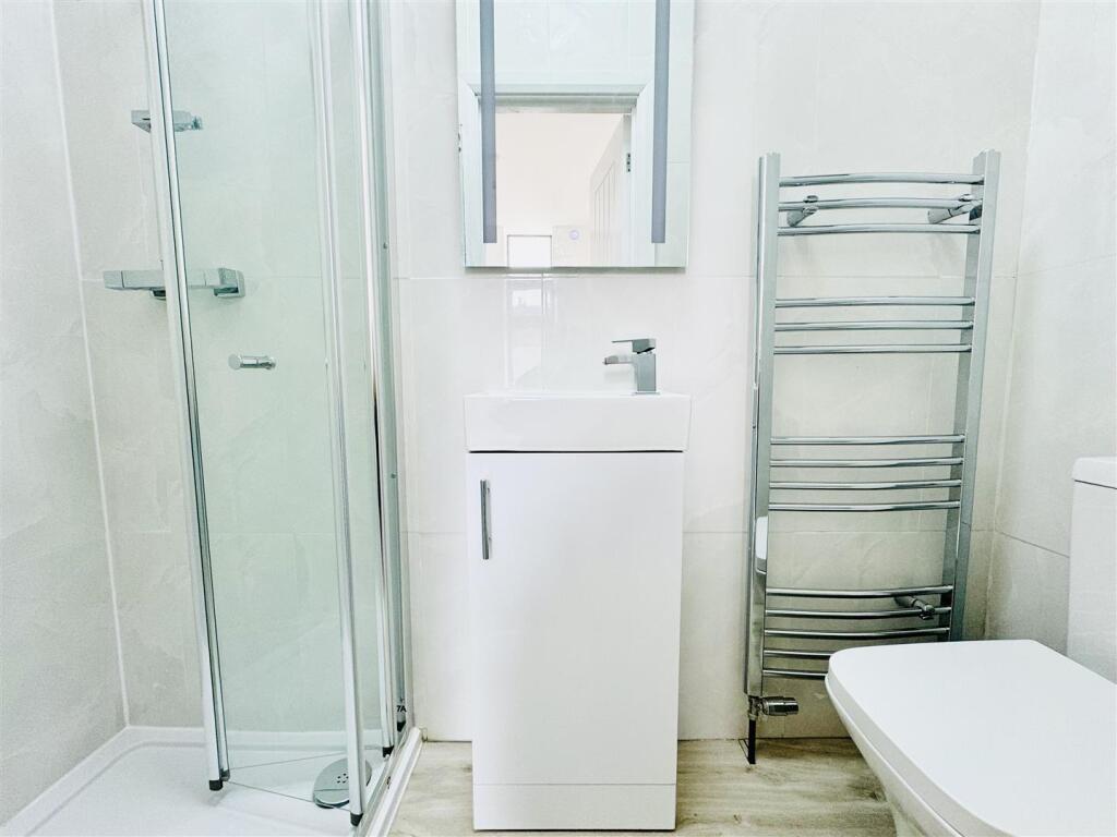 chapel ensuite.jpg