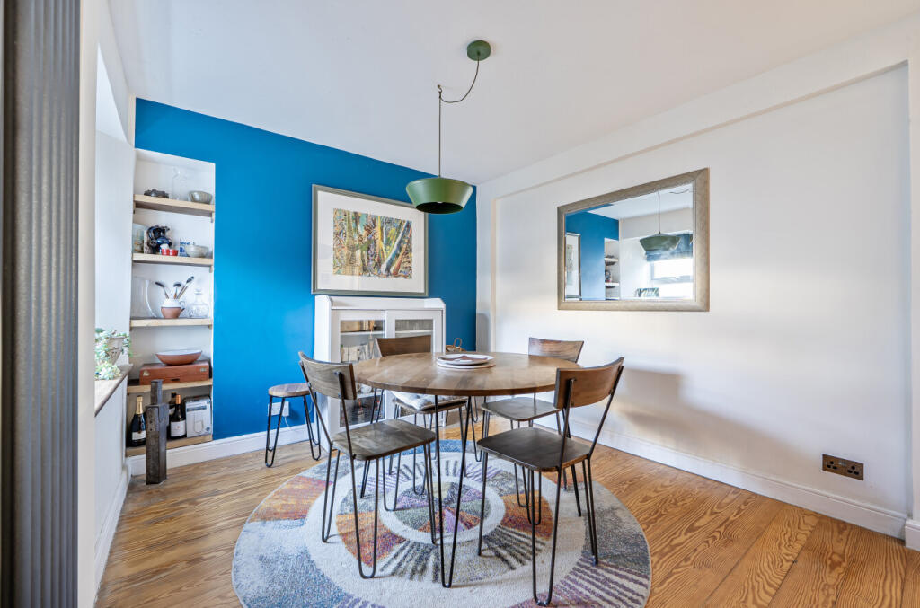 1370329-7-68f627d...