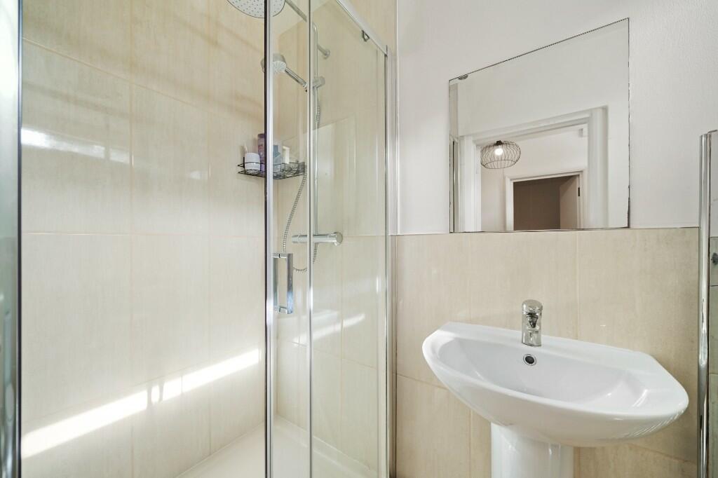 Guest shower