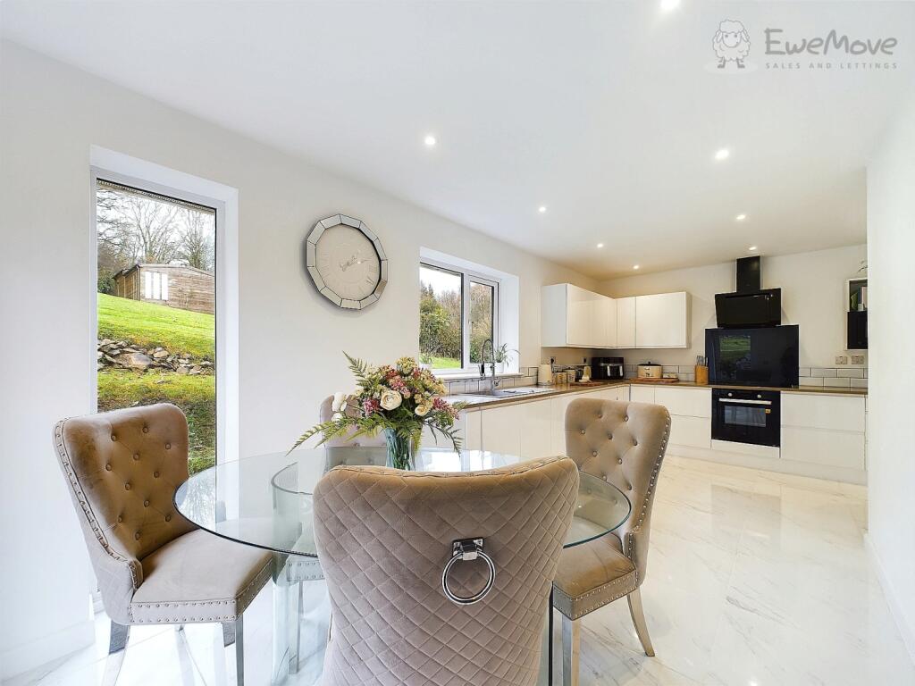 CAM03640G0-PR0025-STILL024