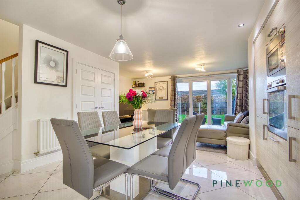 Kitchen / Dining room / Lounge