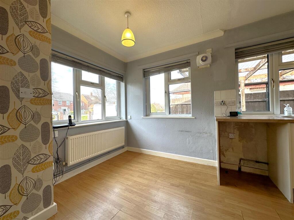 Dual-Aspect Dining Area 856