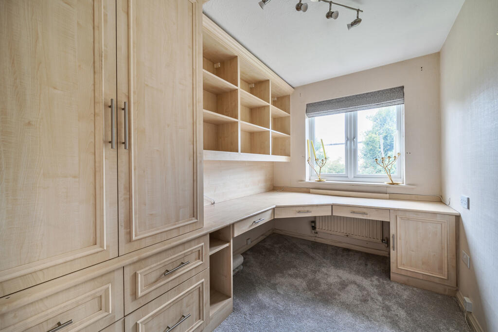 1348460-6-68b6fde...