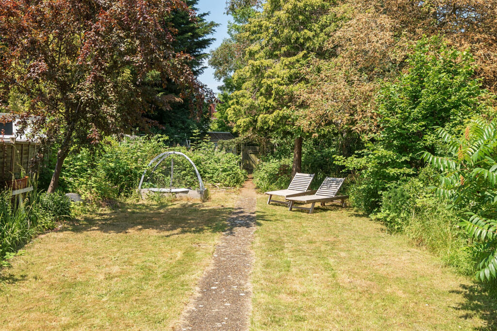 1310676-5-684c251...