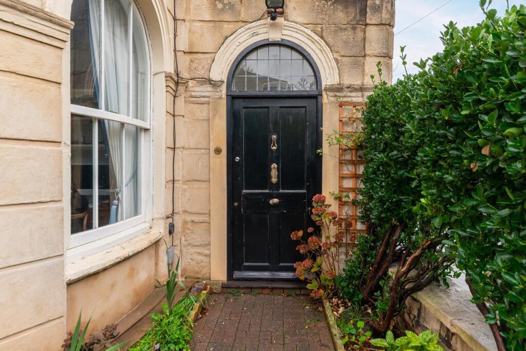 1V6WCM - External D.jpg