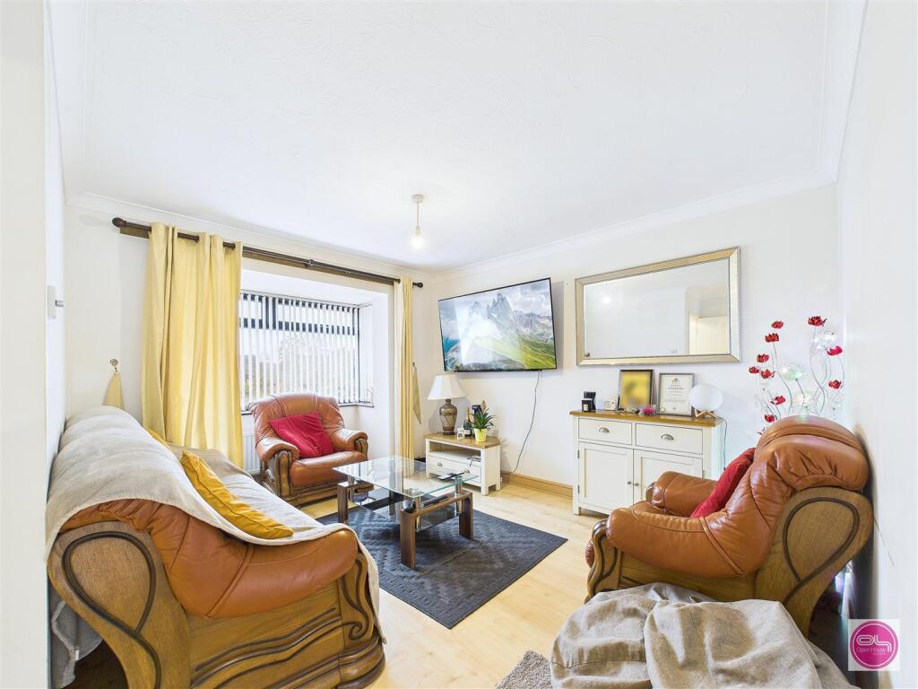 Pine Walk, Castle Gresley (9).jpg