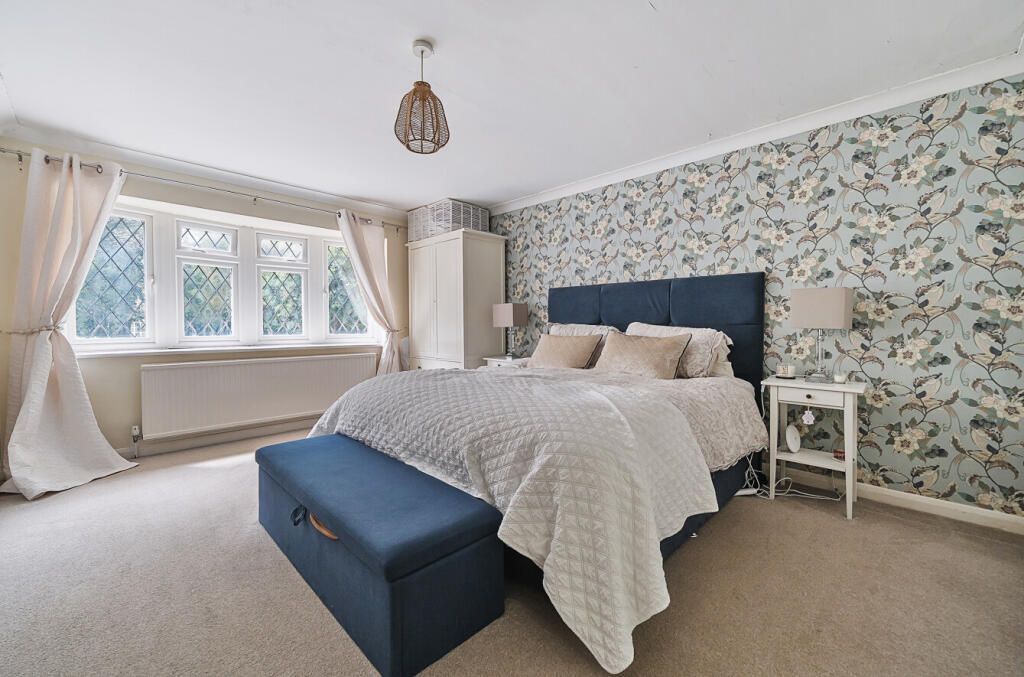 1327197-5-68810db...