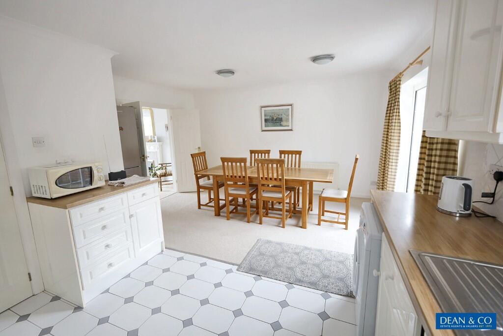 Kitchen to diner