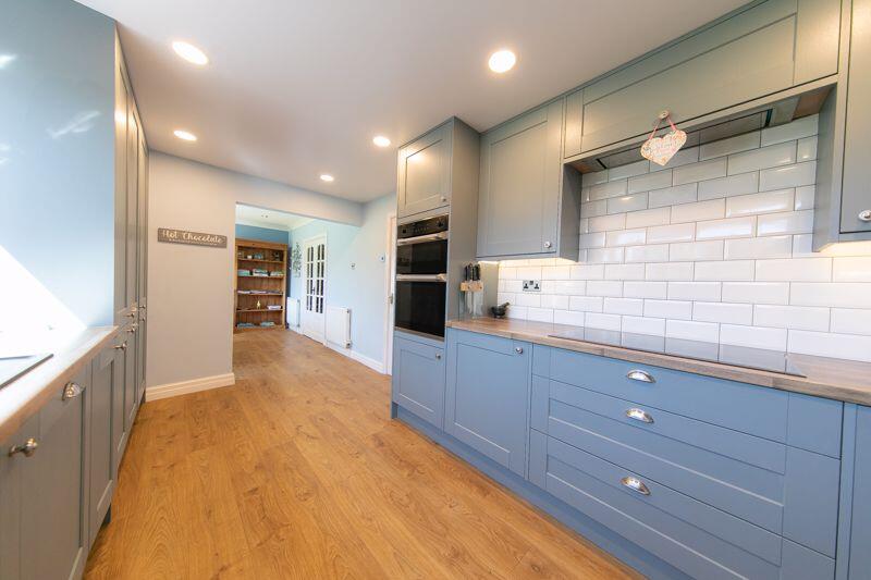 Kitchen &amp; dining room