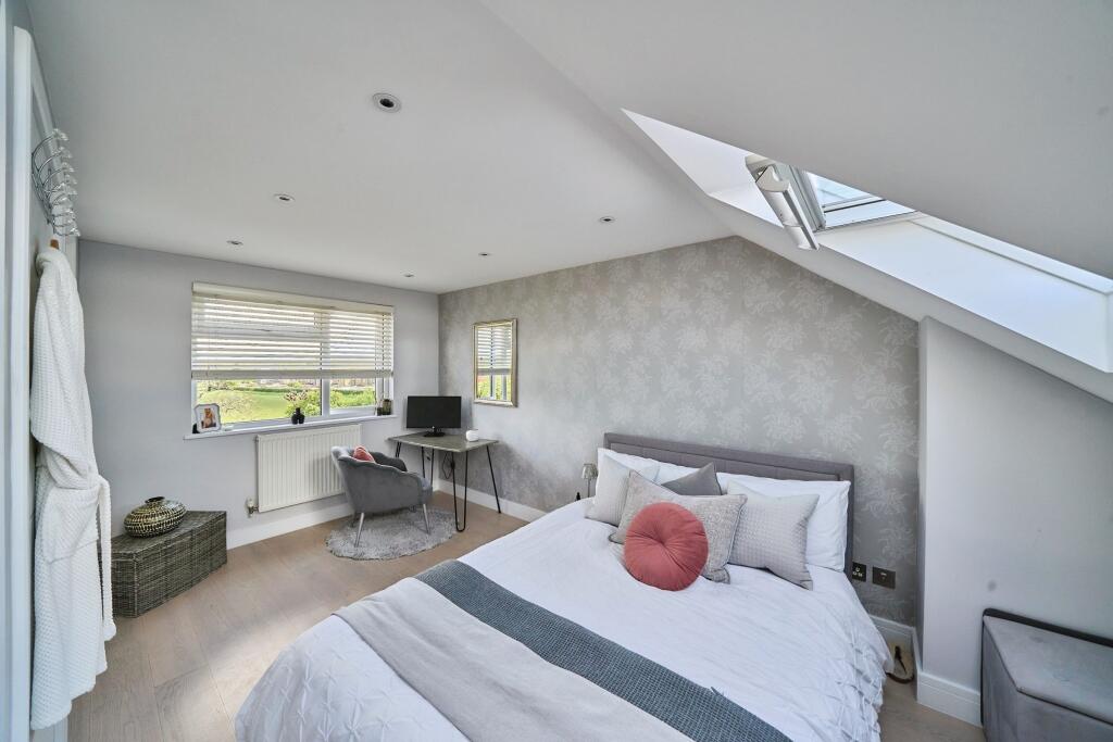 Loft bedroom pic 2