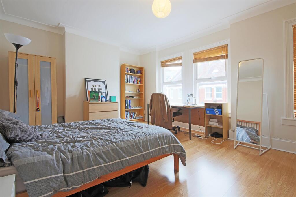 27 Hoyle Road bedroom 4.jpg