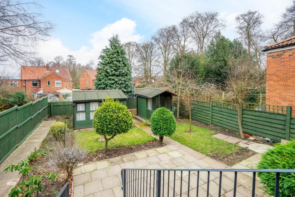 14 chestnut grove-22.jpg