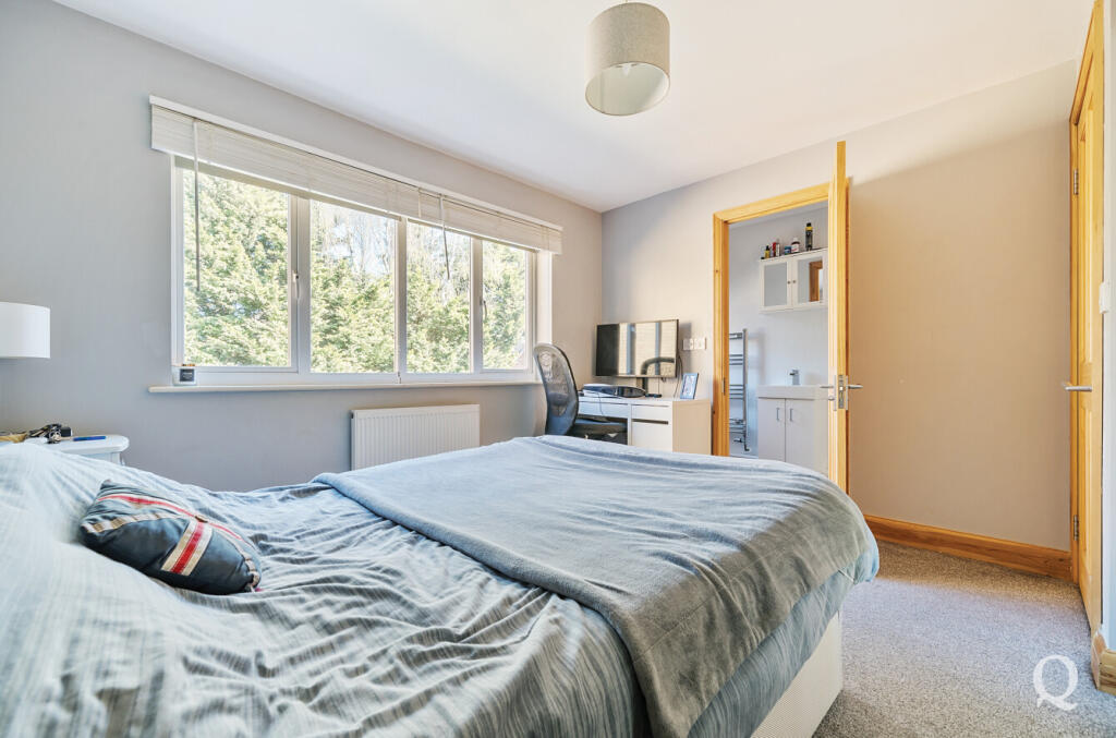 04eb952f-4a50-482...