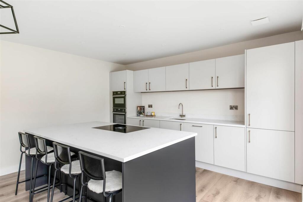 OPEN-PLAN DINING KITCHEN