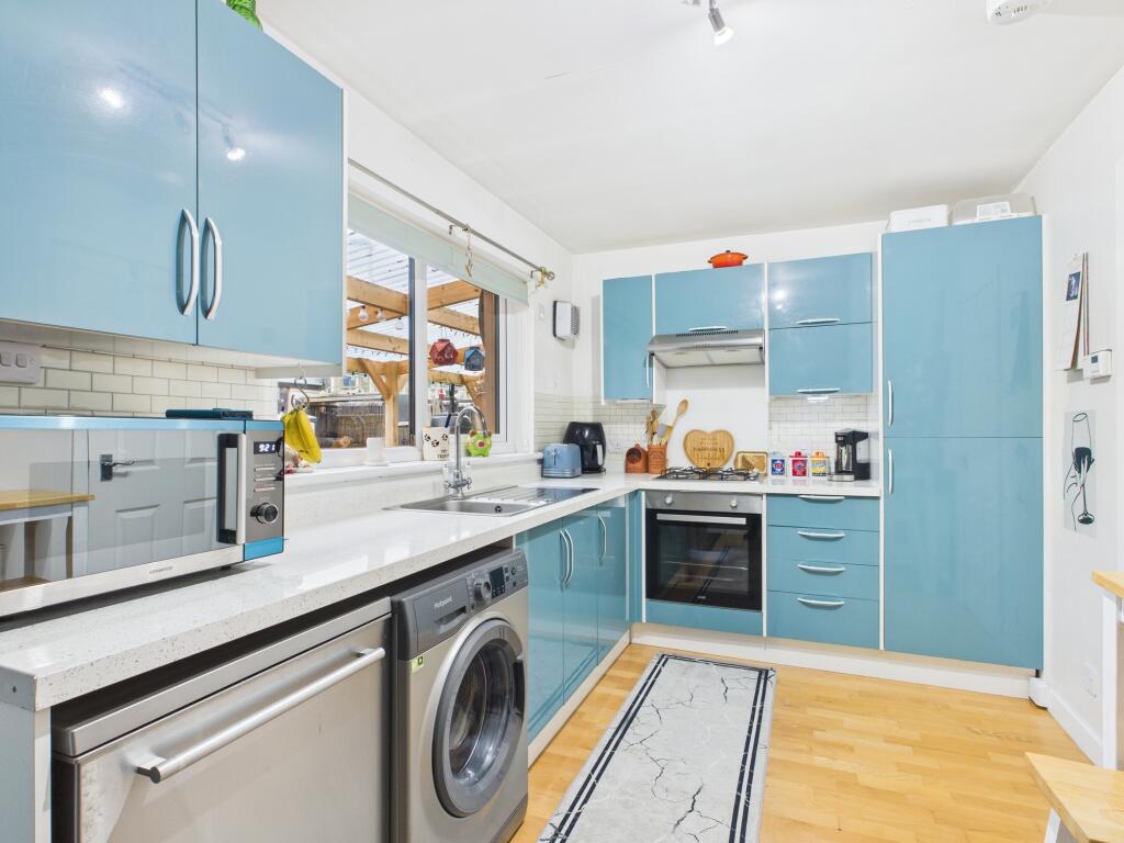 CAM03481G0-PR0122-STILL005