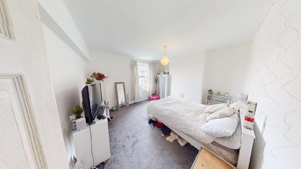 A bright and airy double bedroom featuring a co...