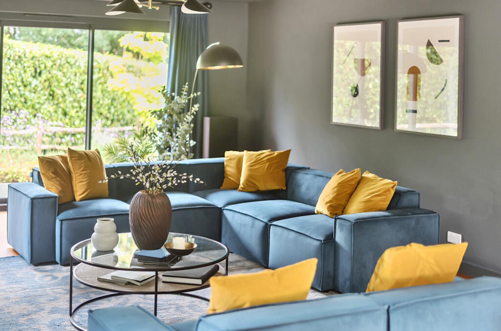 1310935-12-685c44...