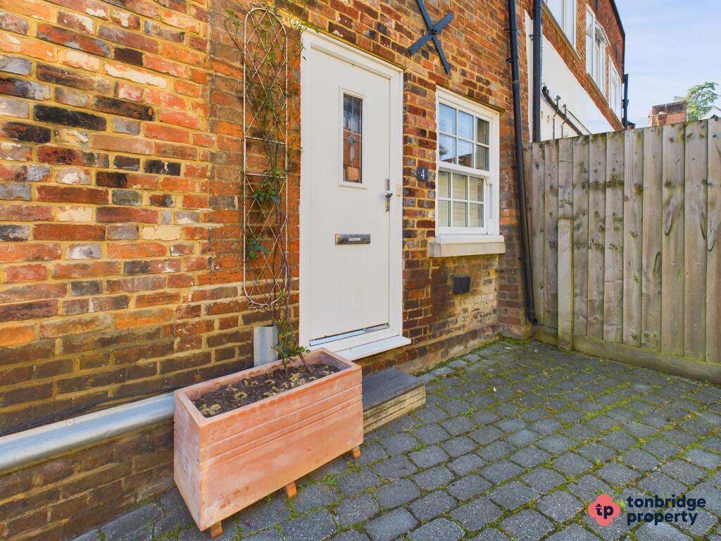 Giraffe Front Door Branded 001