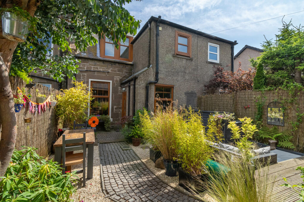 Rear Elevation/Rear Garden