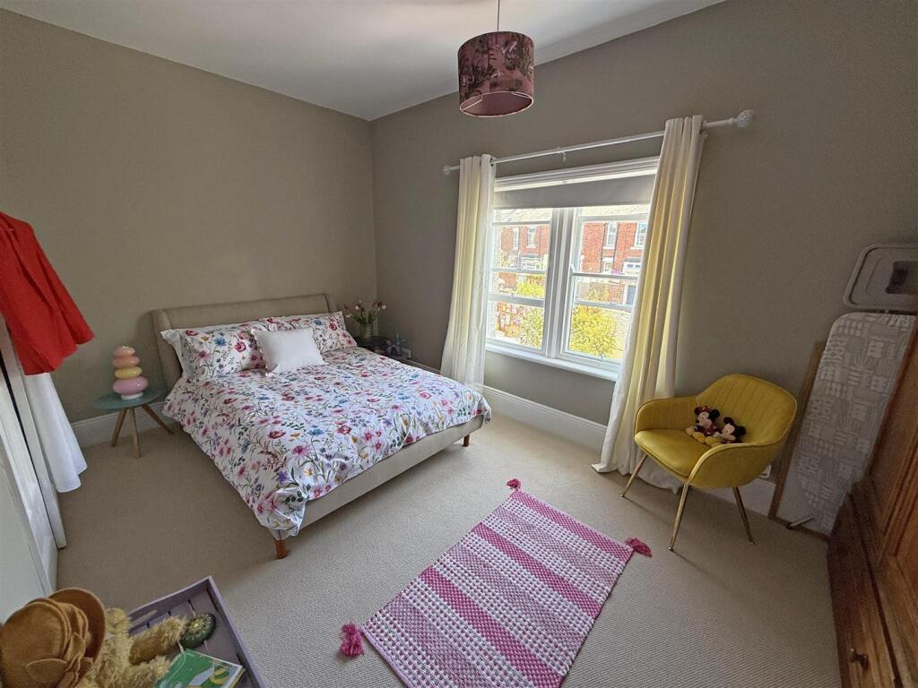 Bedroom 1.jpg