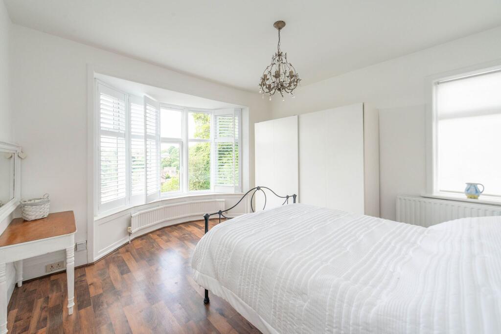 TWO STUNNING DOUBLE BEDROOMS AND BATHROOMS