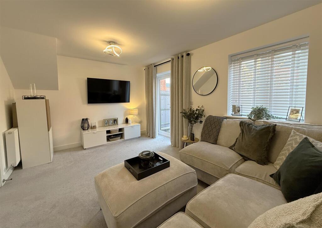 Living Room B.JPG