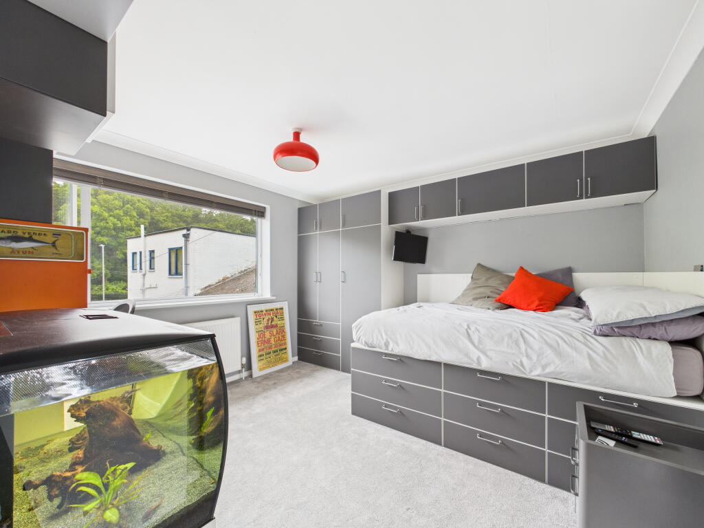 CAM01354G0-PR0587-STILL014