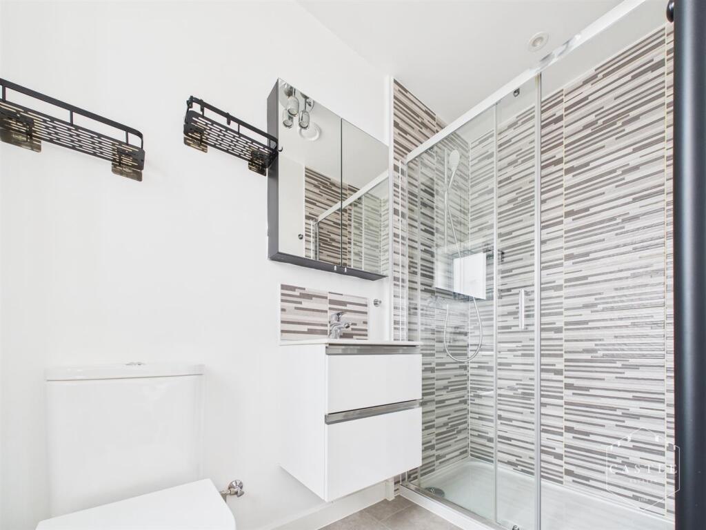 EN SUITE
