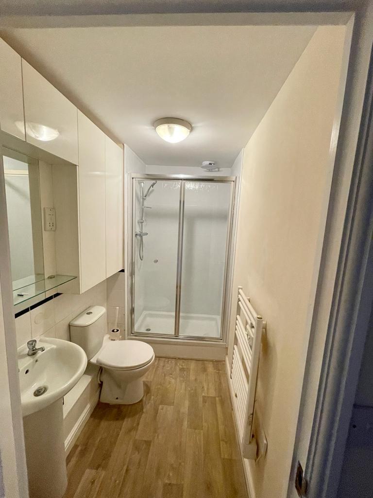 en suite shower