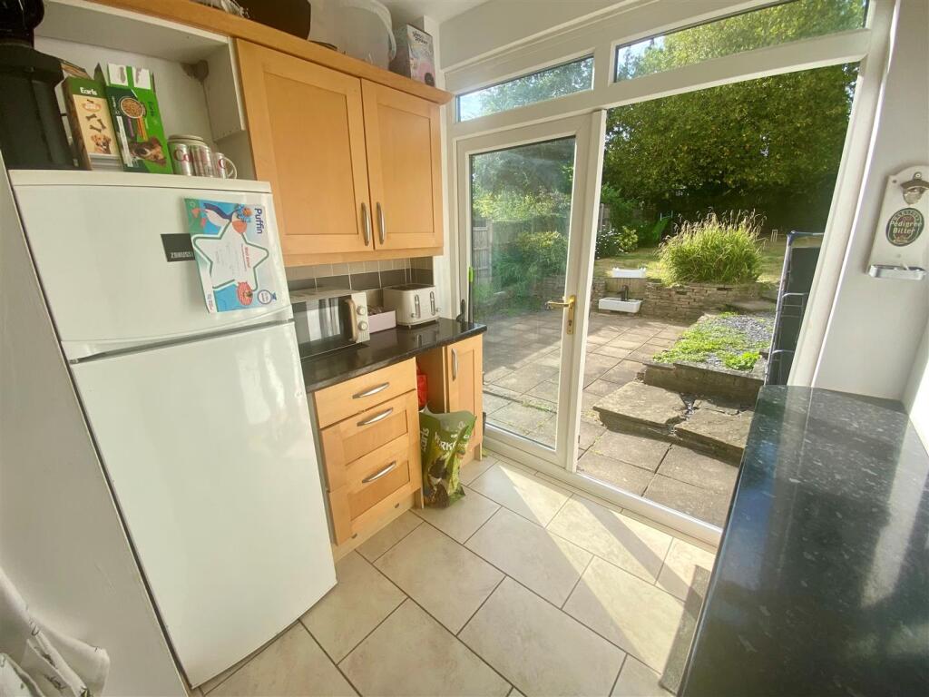 Kitchen 1.jpg