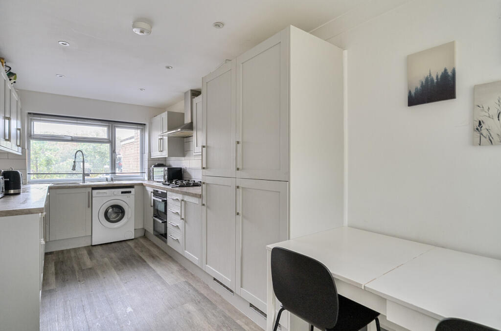 1296132-2-6841bb8...