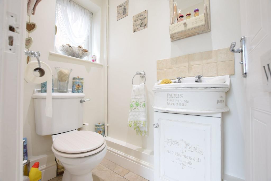 GROUND FLOOR CLOAKROOM