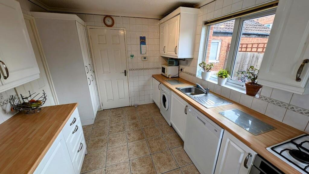 3 Mountbatten kitchen 3.jpg