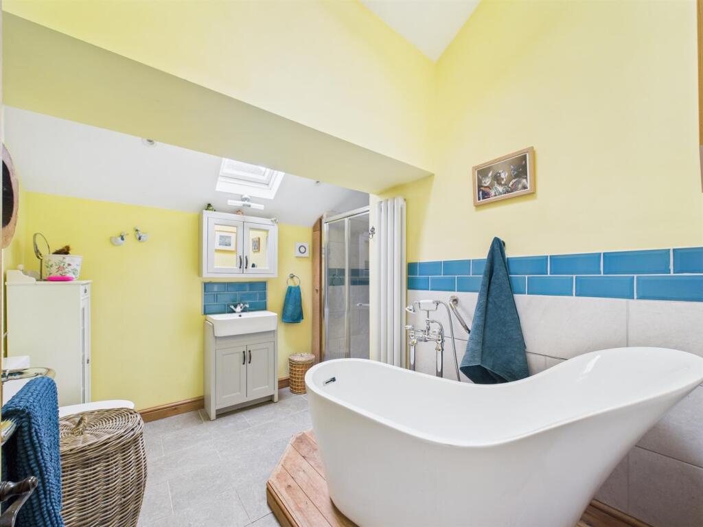 Bathroom.jpg