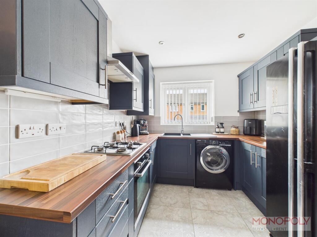 KITCHEN/ DINING ROOM