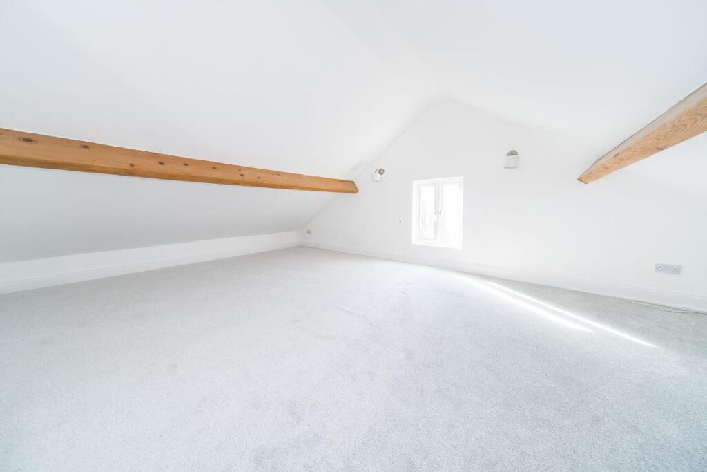 4 Mill Lane loft room.jpg