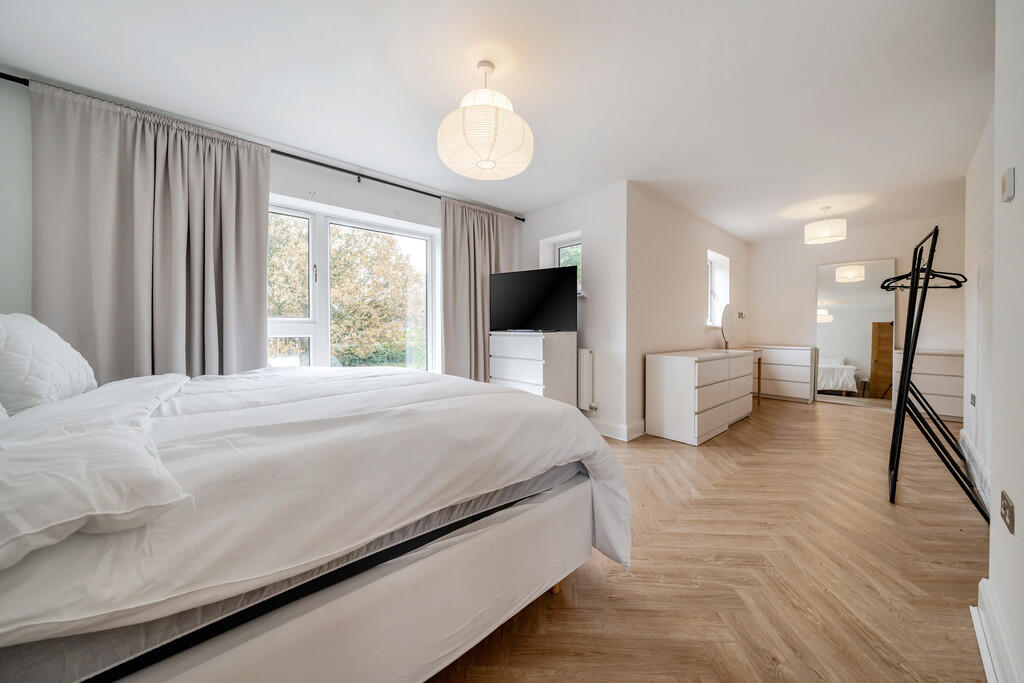 1362573-4-68ee668...