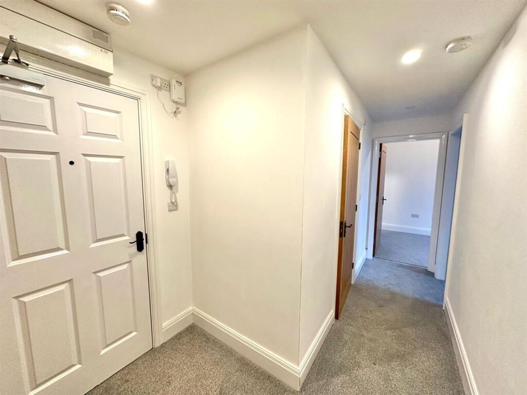 WhatsApp Image 2025-02-19 at 16.40.17_1268449e.jpg