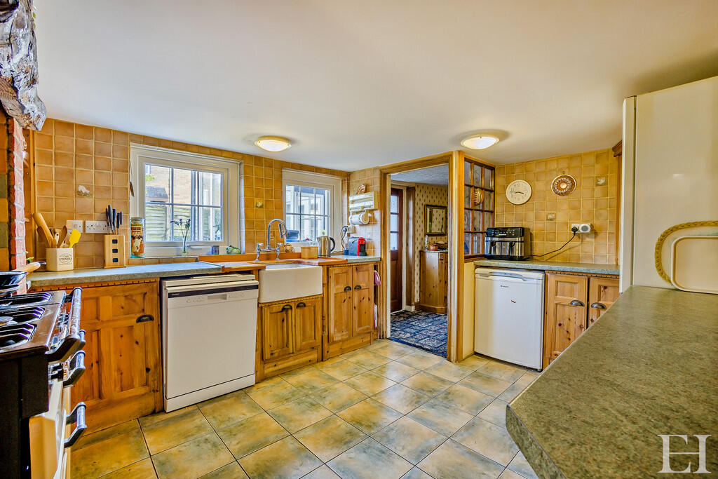 8637095-interiorW...