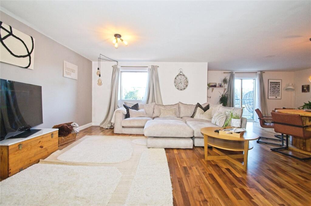 Living/Dining Area