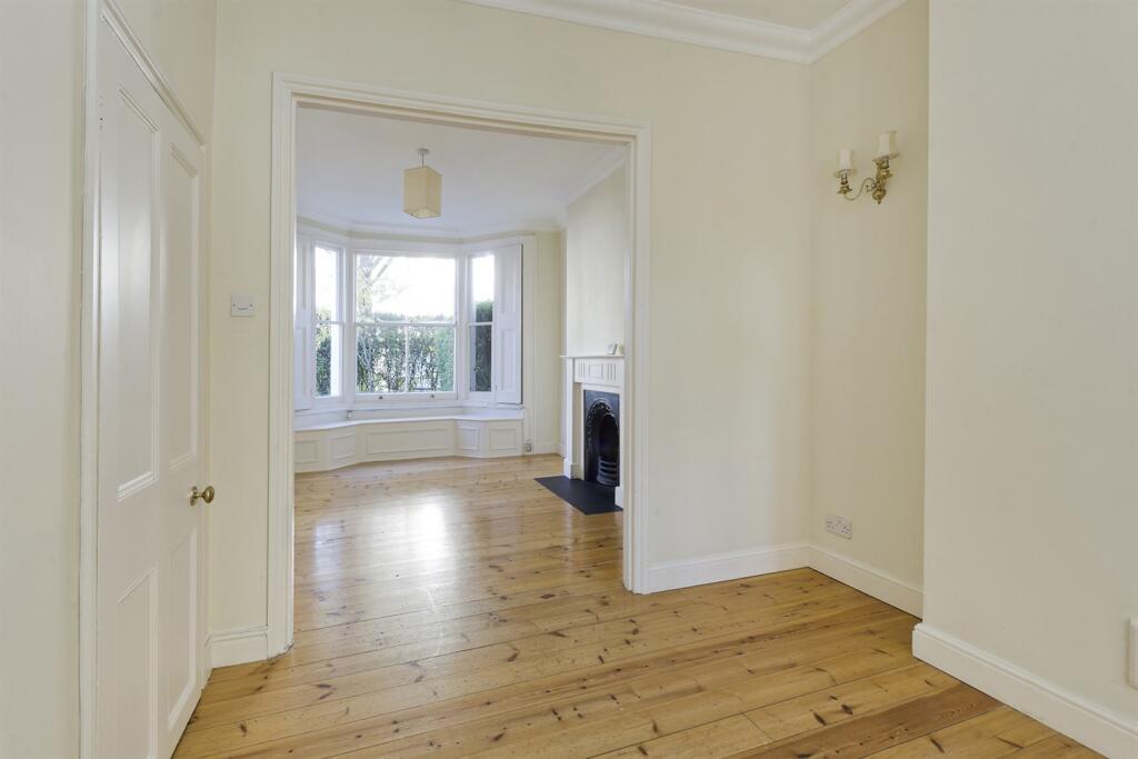 Reception+Room+alt+v