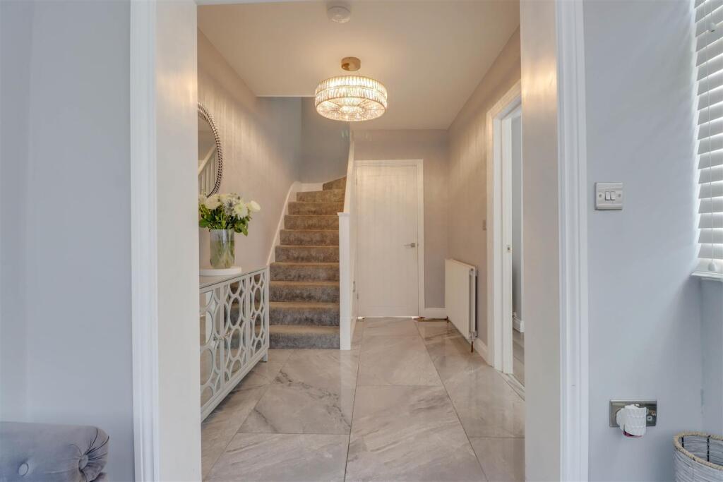 3 LEASWAY INSIDE-9.jpg